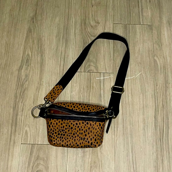 Universal Thread Bags Universal Threads Fanny Pack Poshmark